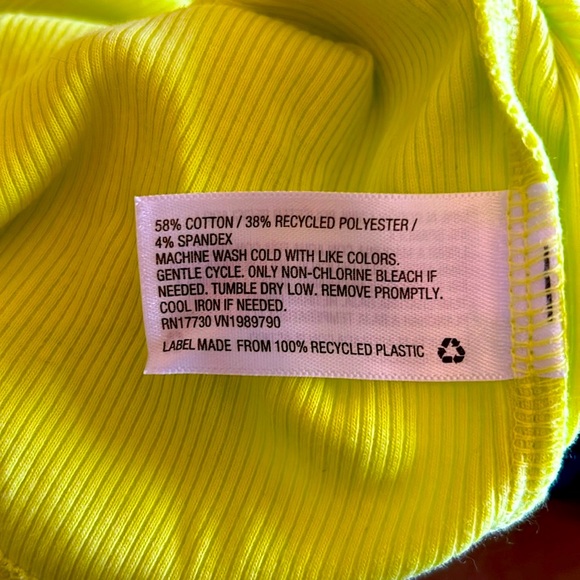 ⭐️NWT Crop Tank - Picture 4 of 4